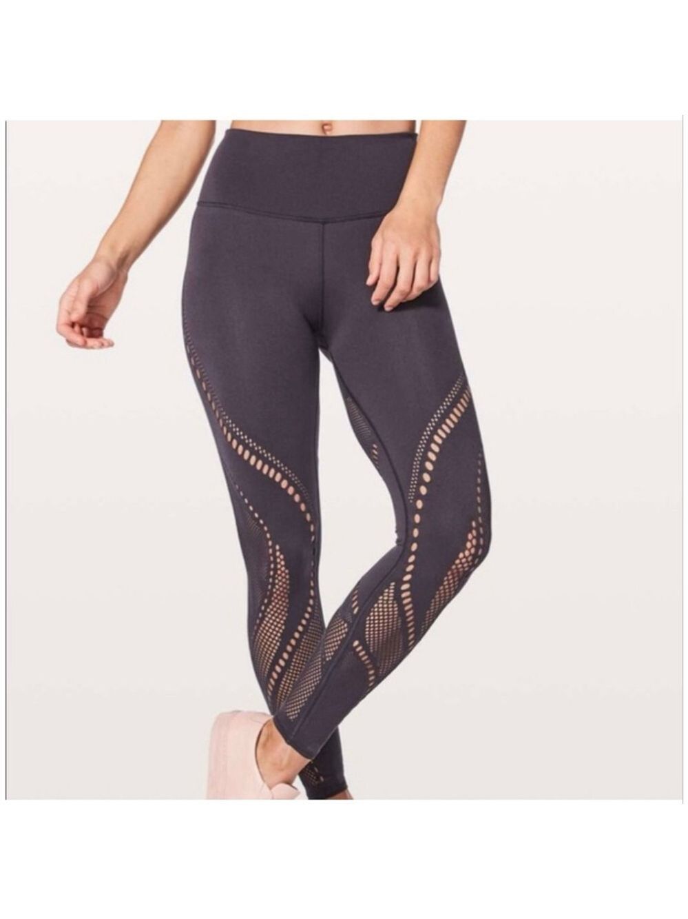 Lululemon Reveal Tight Precision 25” Boysenberry Size 4 Seamless